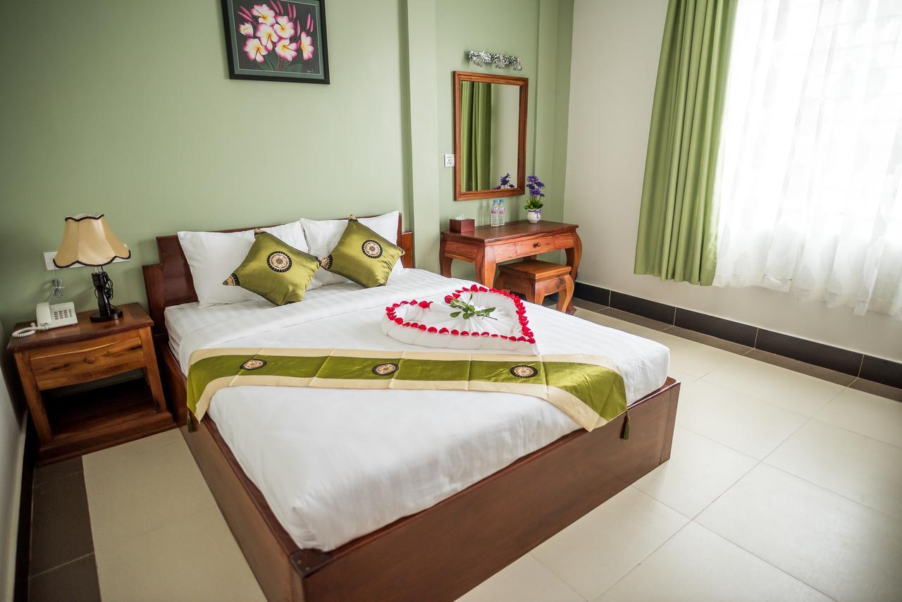 Nks Hotel Phnom Penh Exterior foto