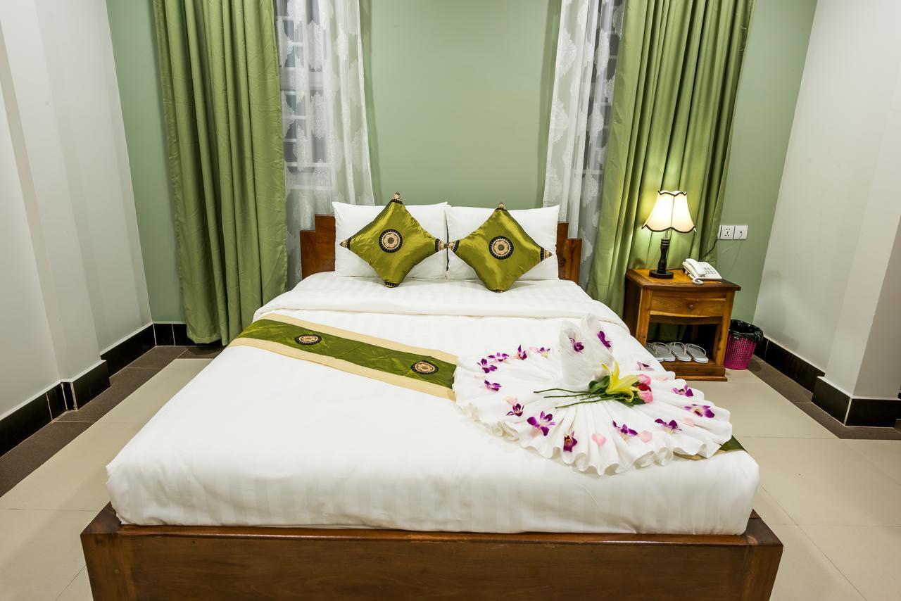 Nks Hotel Phnom Penh Exterior foto