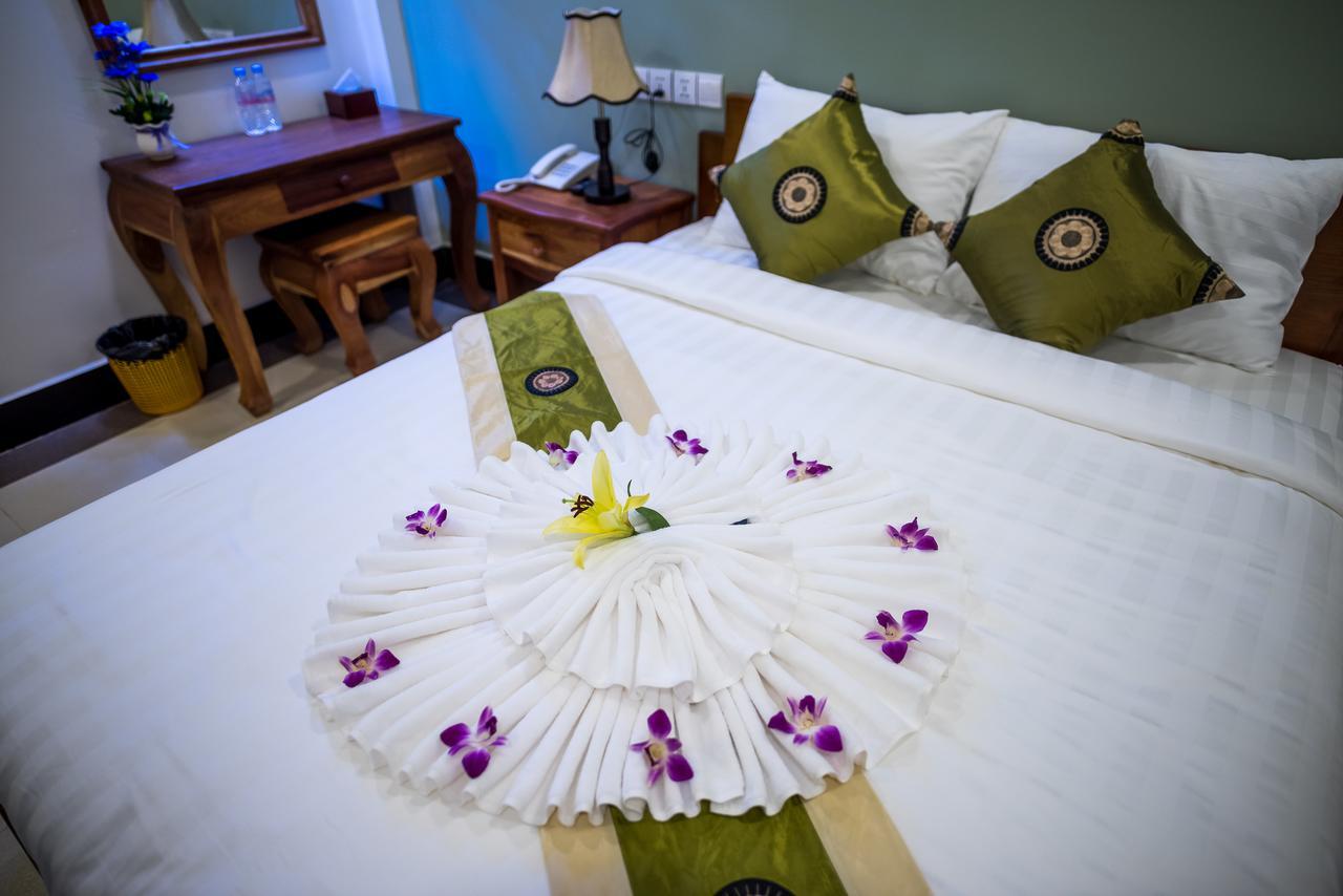 Nks Hotel Phnom Penh Exterior foto